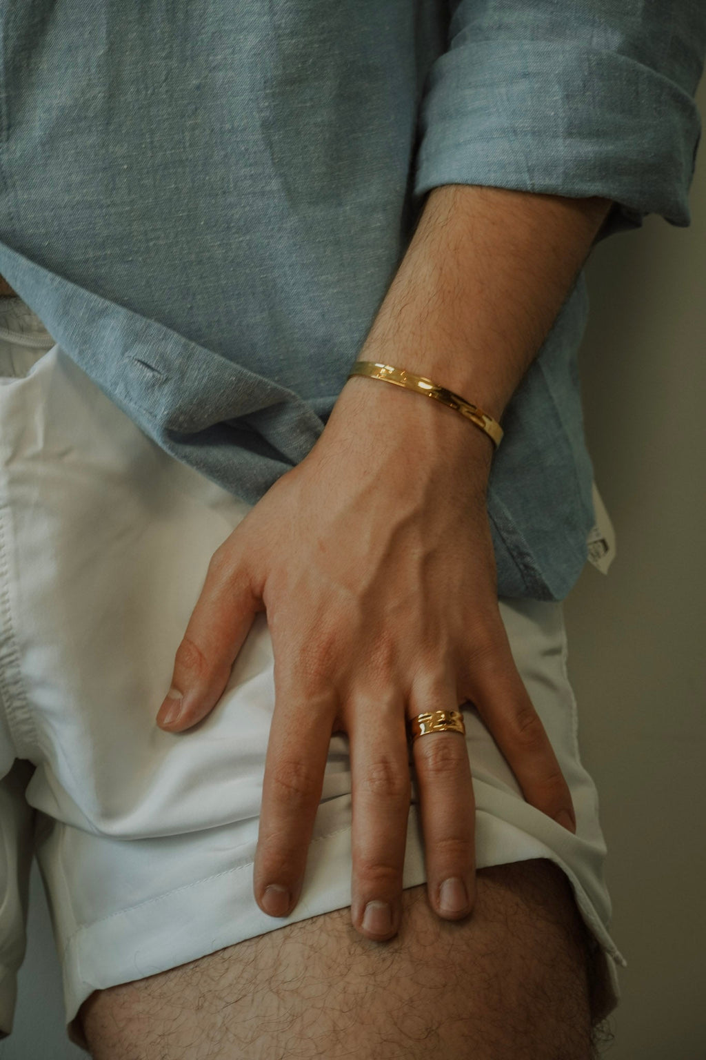TEXTURED CUFF