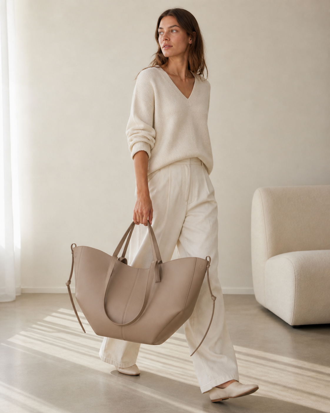 Bolso Tote de Piel Artesanal IKIGAI COUTURE - Color Beige ángulo